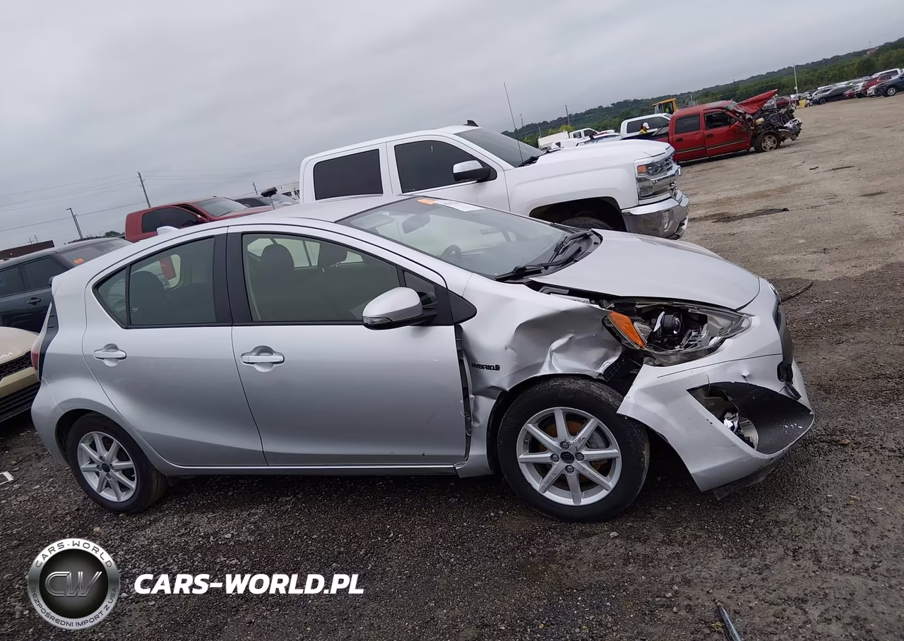 2015 Toyota Prius C Three VIN:JTDKDTB38F1584382 - 12