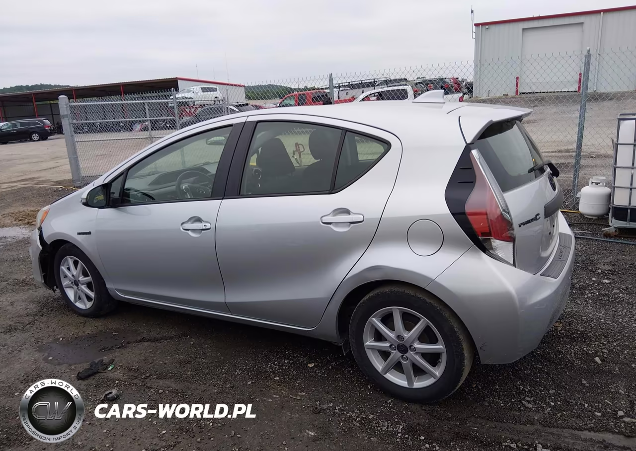 2015 Toyota Prius C Three VIN:JTDKDTB38F1584382 - 13