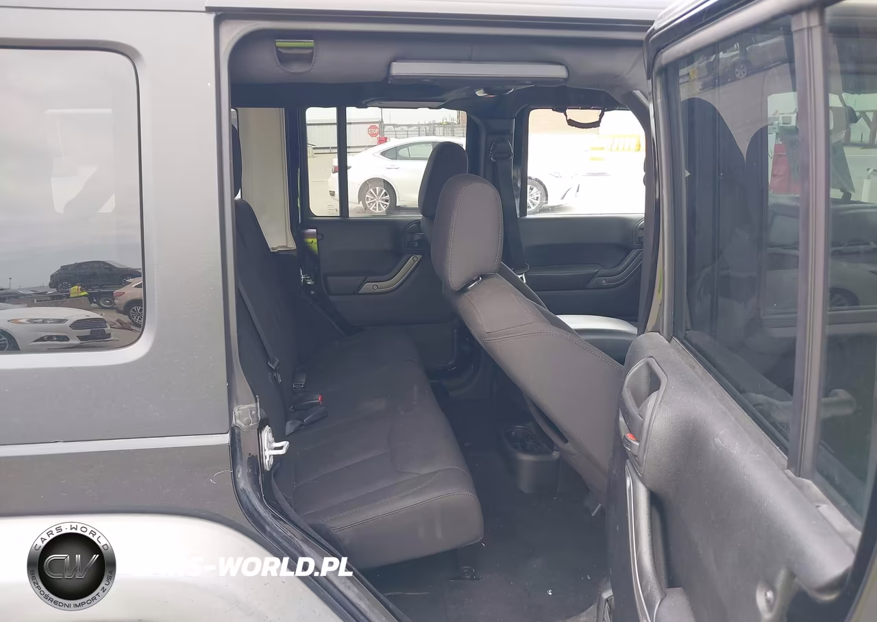 2015 Jeep Wrangler Unlimited Sport VIN:1C4BJWDG7FL510191 - 8