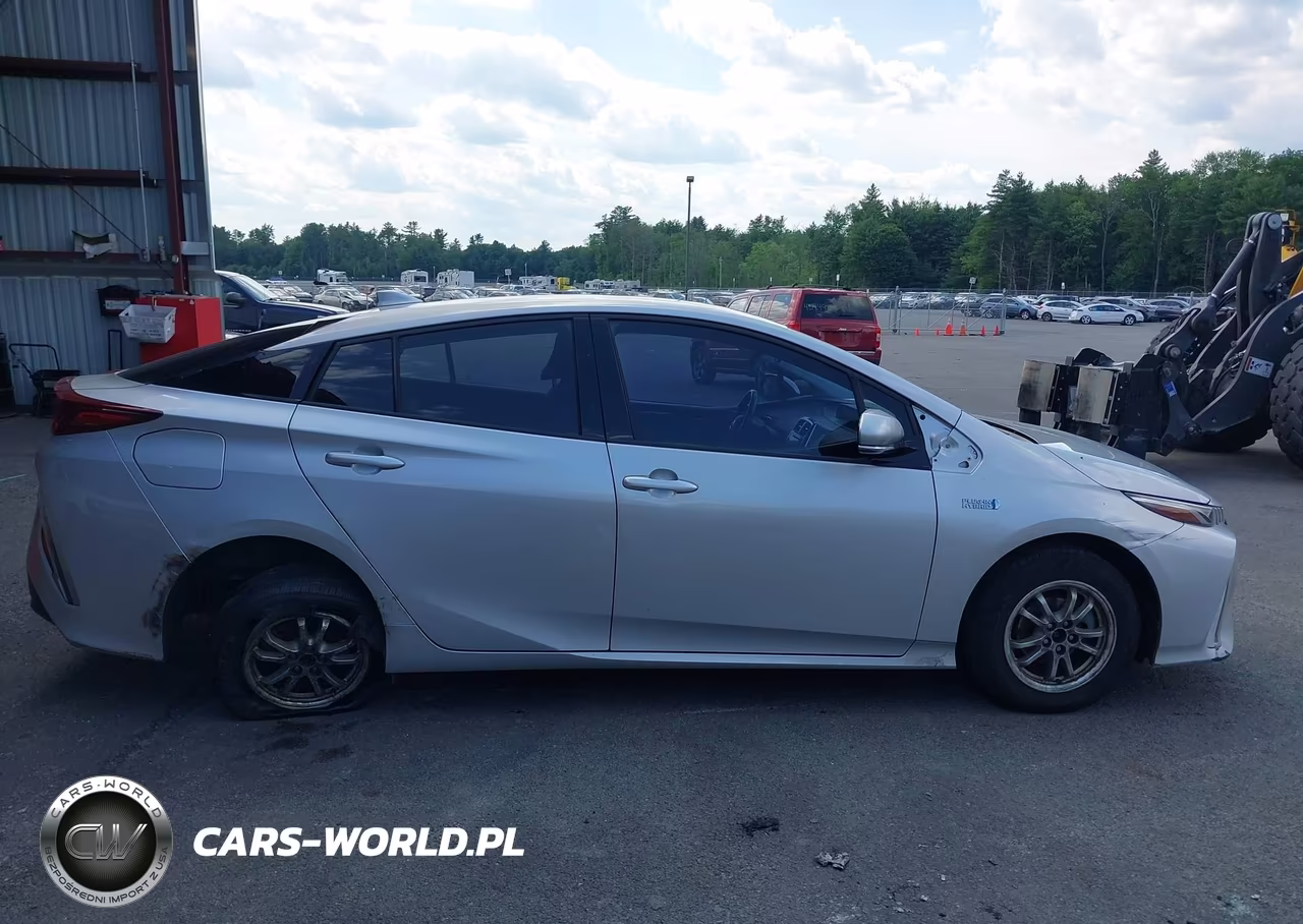 2018 Toyota Prius Prime Plus VIN:JTDKARFP9J3095544 - 14
