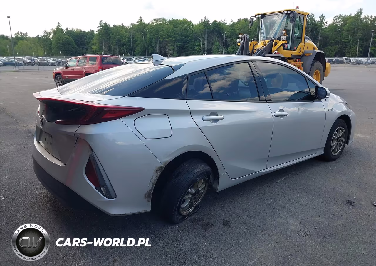2018 Toyota Prius Prime Plus VIN:JTDKARFP9J3095544 - 4