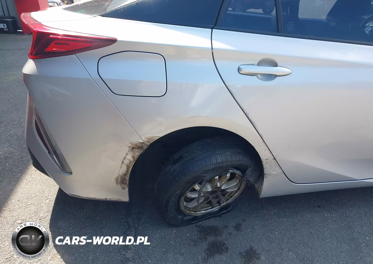 2018 Toyota Prius Prime Plus VIN:JTDKARFP9J3095544 - 6