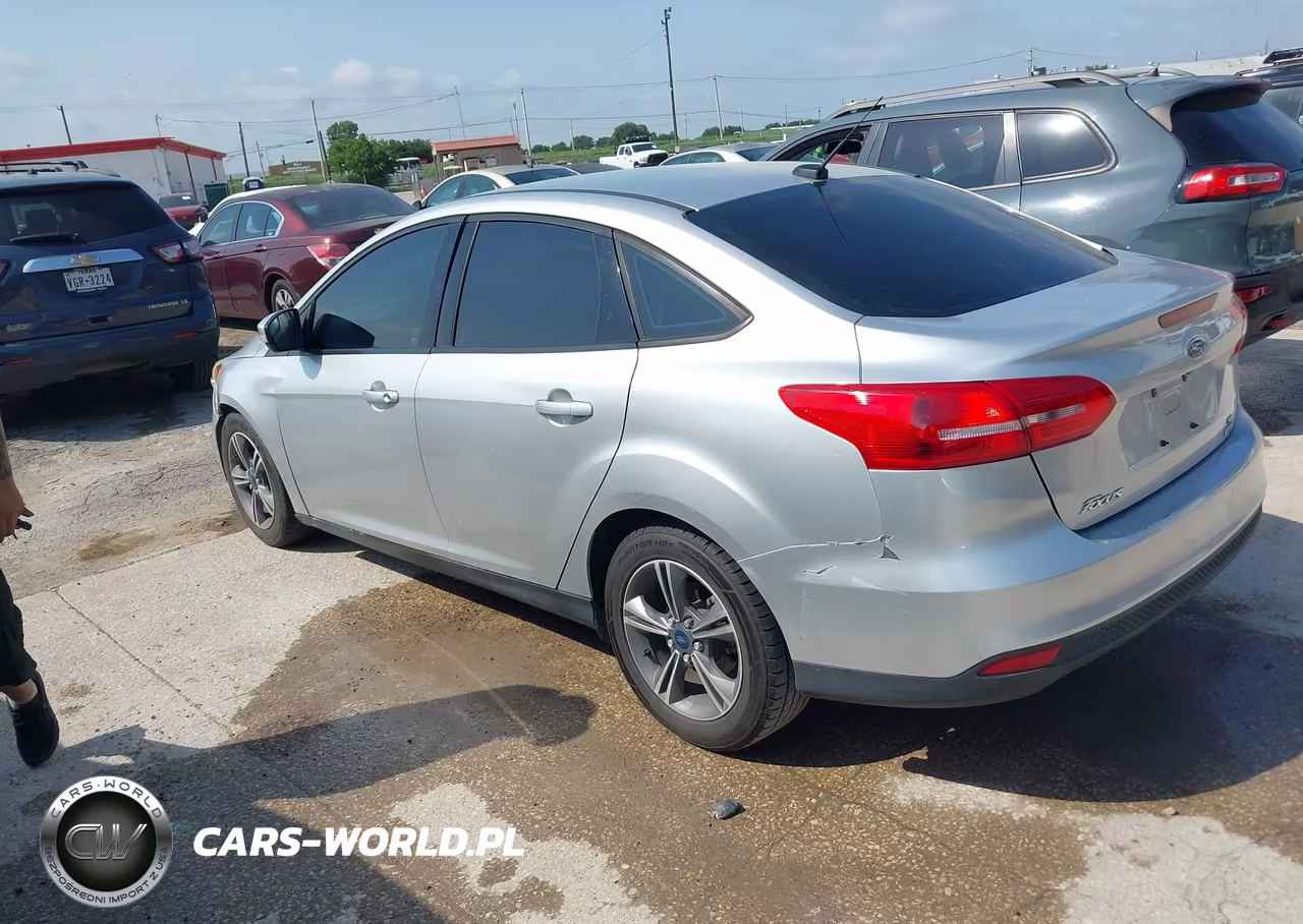 2017 Ford Focus Se VIN:1FADP3FE4HL290194 - 3