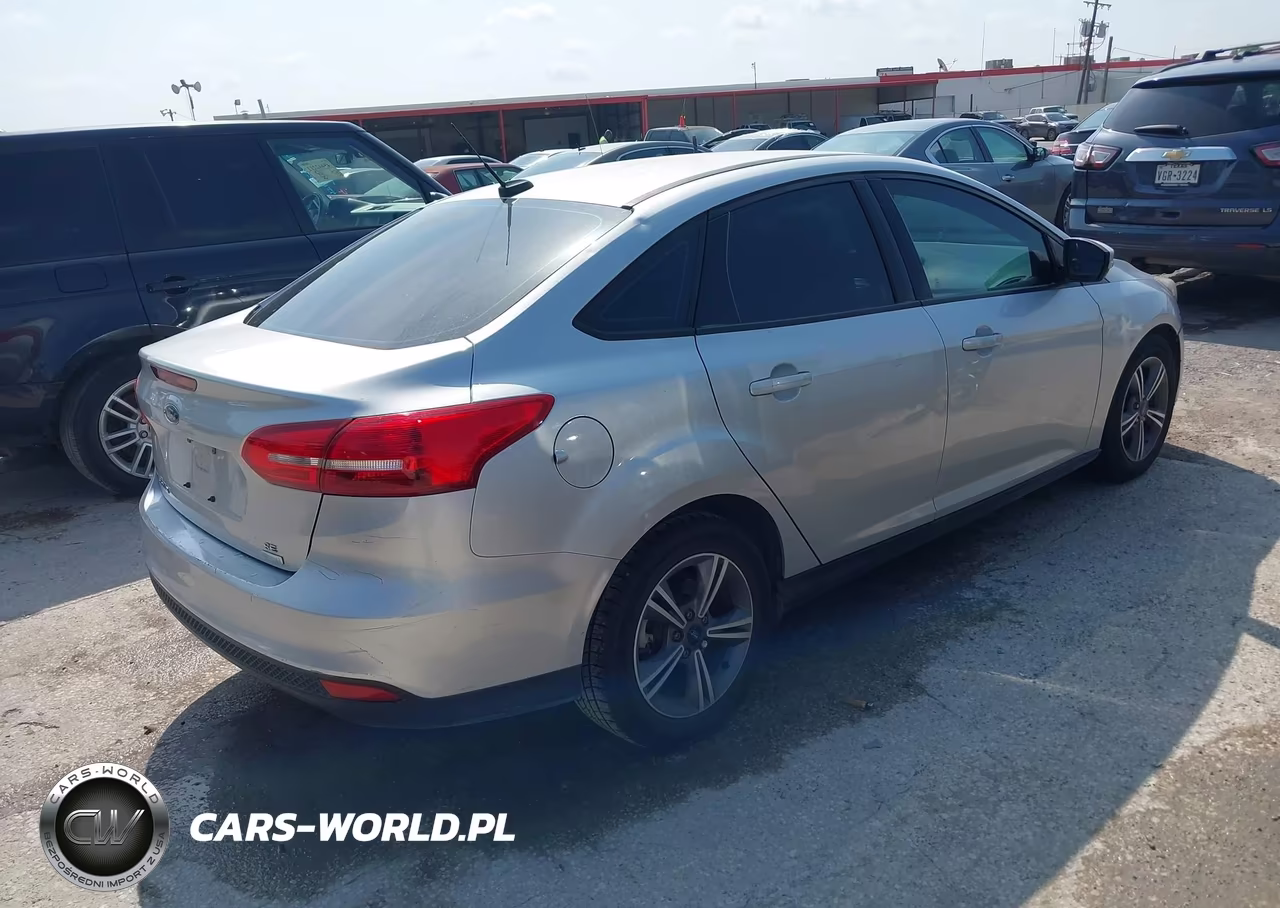 2017 Ford Focus Se VIN:1FADP3FE4HL290194 - 4