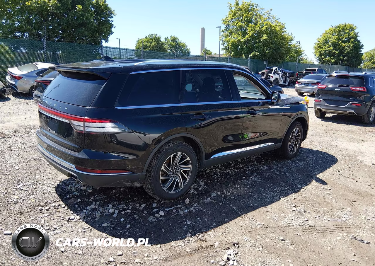 2022 Lincoln Aviator Livery VIN:5LM5J0XC8NGL14652 - 4