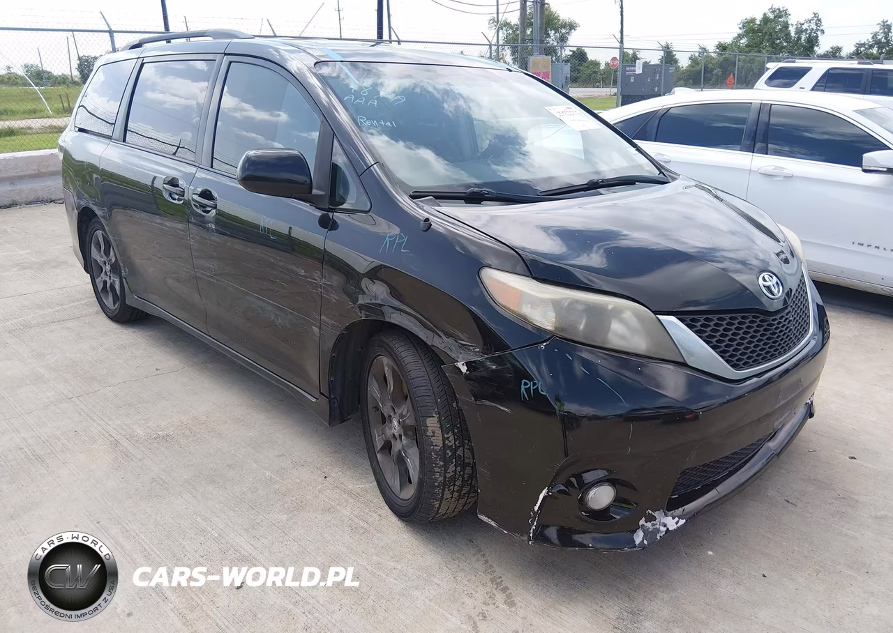 2012 Toyota Sienna Se 8 Passenger