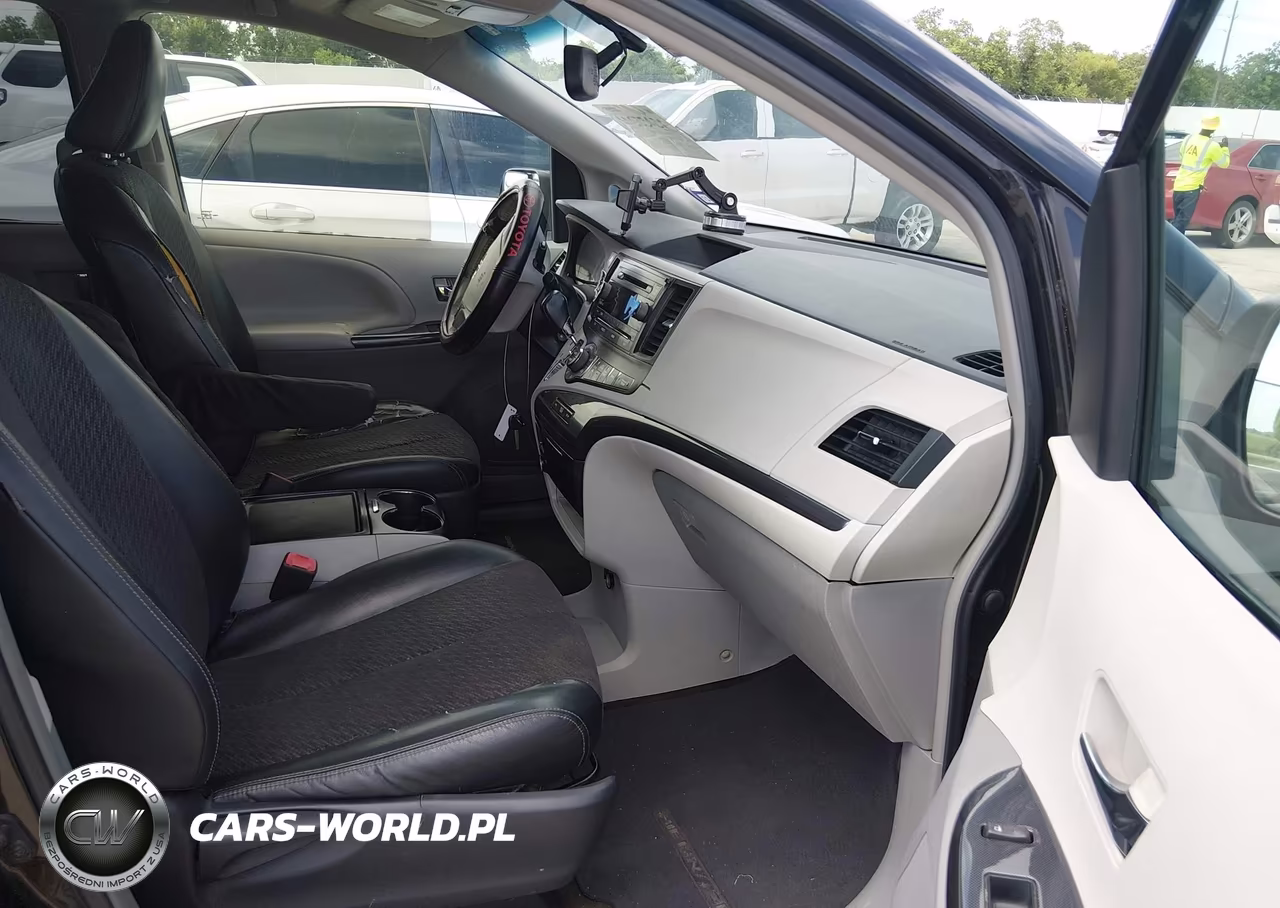 2012 Toyota Sienna Se 8 Passenger VIN:5TDXK3DC1CS188270 - 5