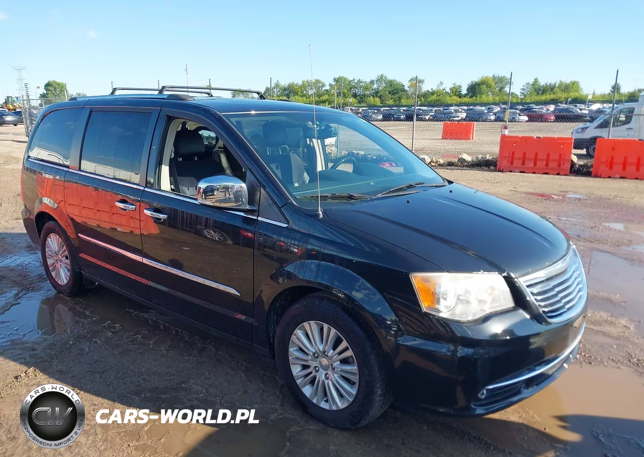 2013 Chrysler Town & Country Limited – zdjęcie 1 z 16