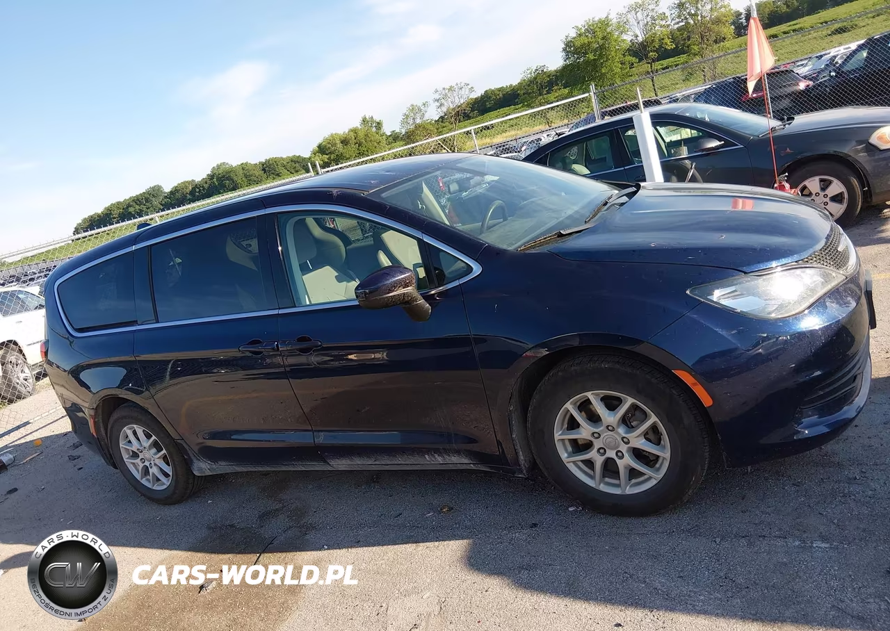 2018 Chrysler Pacifica Touring VIN:2C4RC1DG6JR148639 - 13