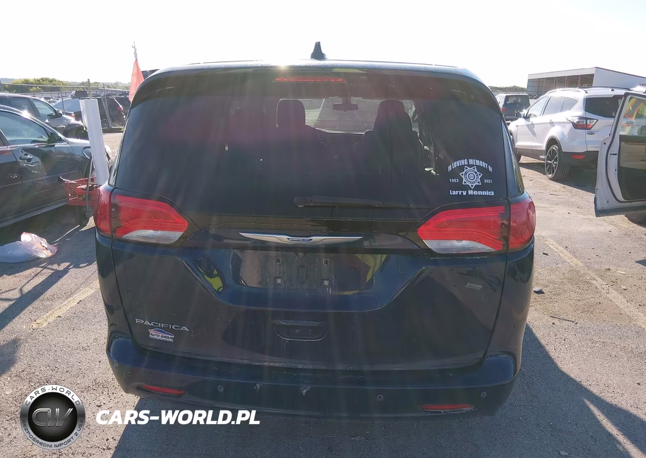 2018 Chrysler Pacifica Touring VIN:2C4RC1DG6JR148639 - 16