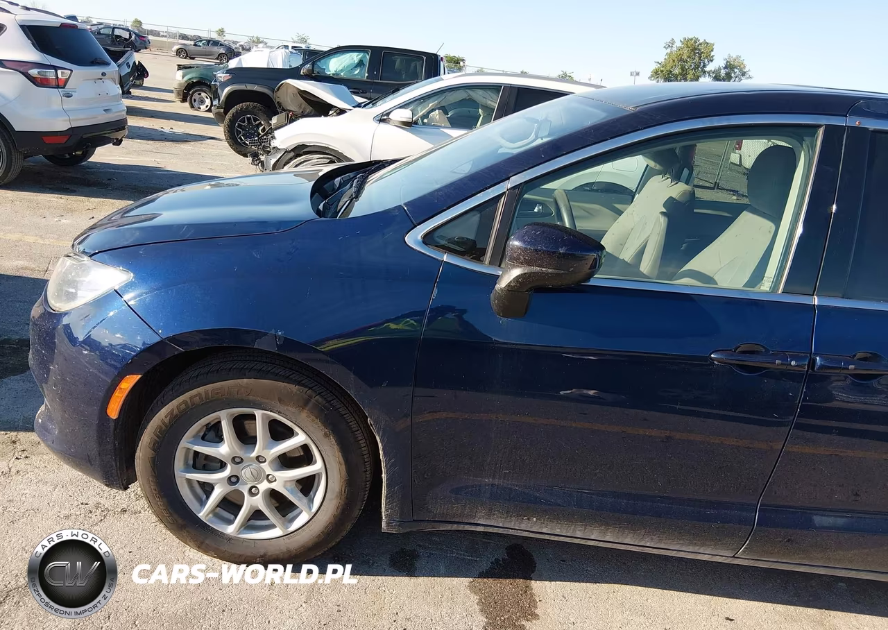 2018 Chrysler Pacifica Touring VIN:2C4RC1DG6JR148639 - 17
