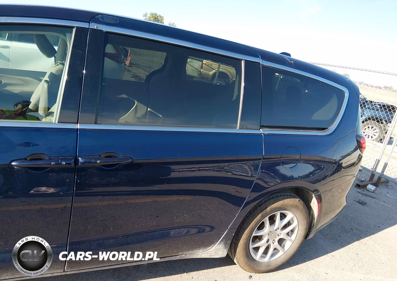 2018 Chrysler Pacifica Touring VIN:2C4RC1DG6JR148639 - 18