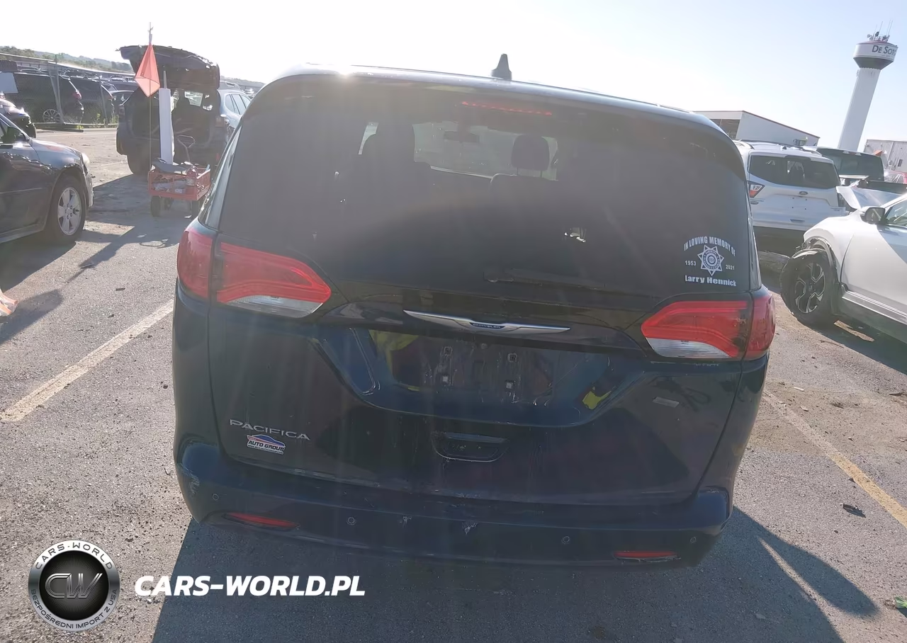 2018 Chrysler Pacifica Touring VIN:2C4RC1DG6JR148639 - 21