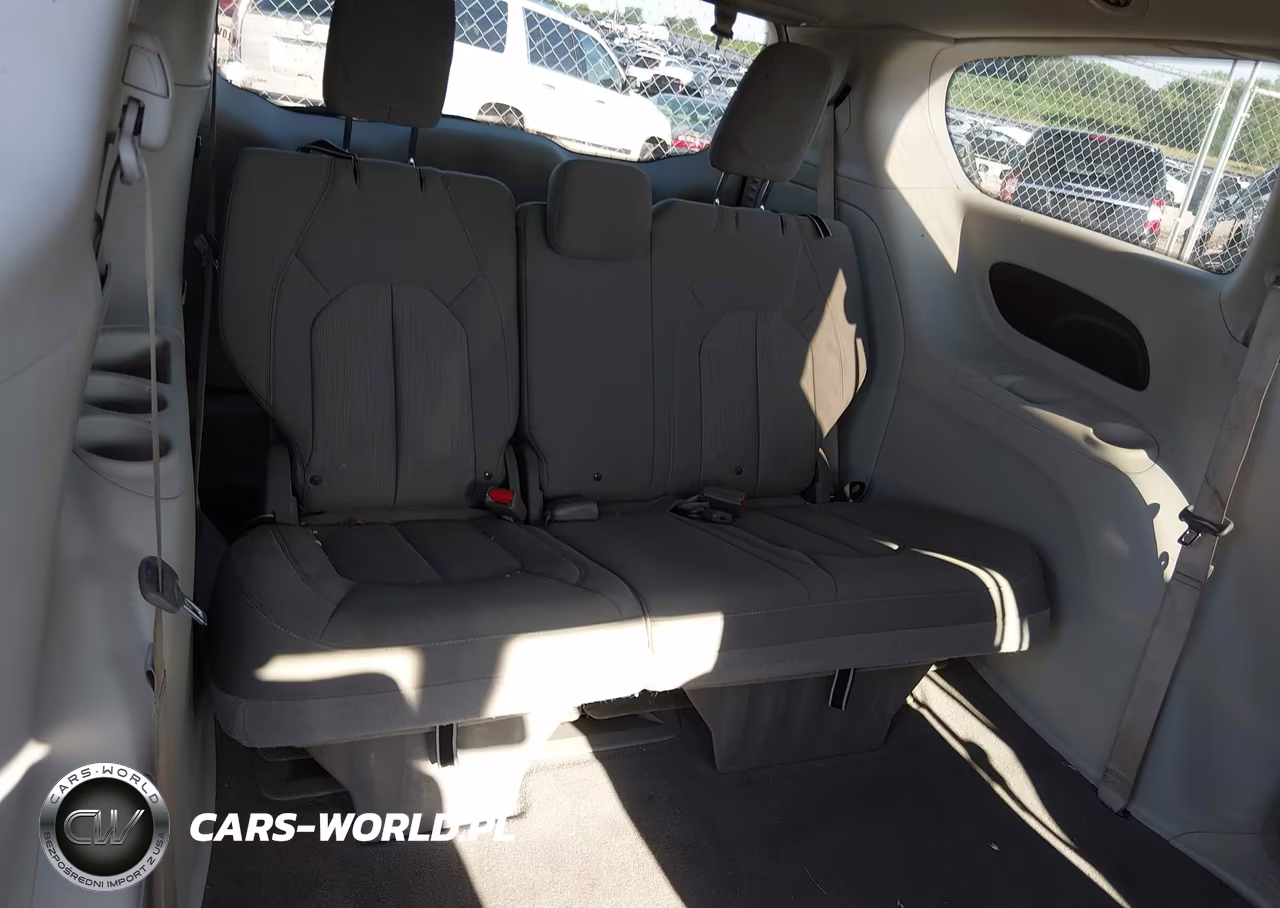 2018 Chrysler Pacifica Touring VIN:2C4RC1DG6JR148639 - 8