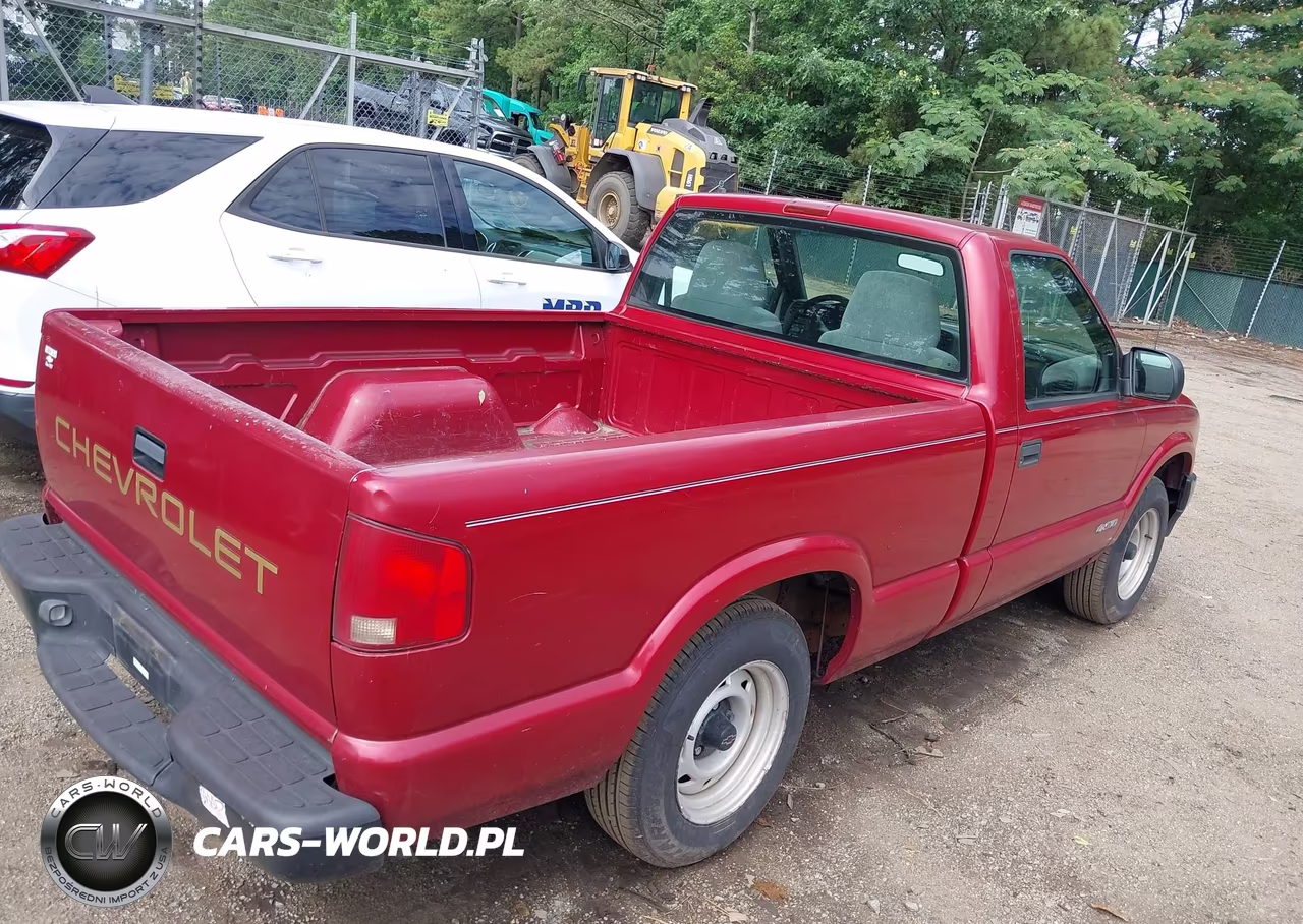 2002 Chevrolet S-10 VIN:1GCCS145228245499 - 4