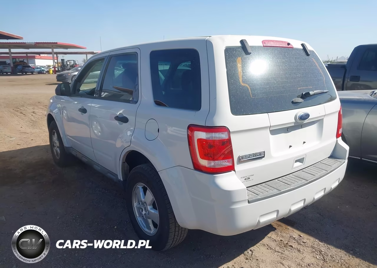 2011 Ford Escape Xls VIN:1FMCU0C73BKB98425 - 3