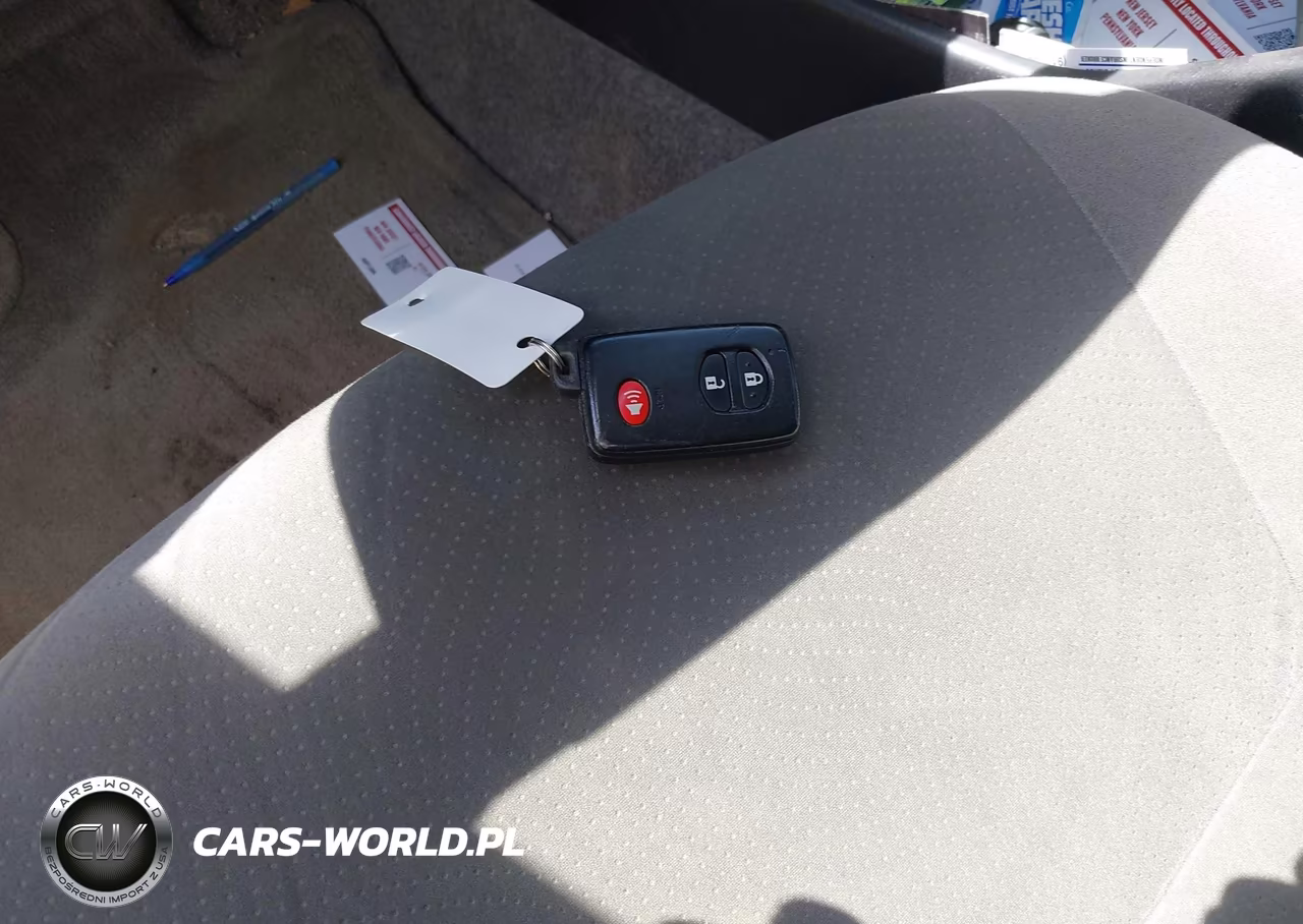 2013 Toyota Prius Two VIN:JTDKN3DU9D5680157 - 11