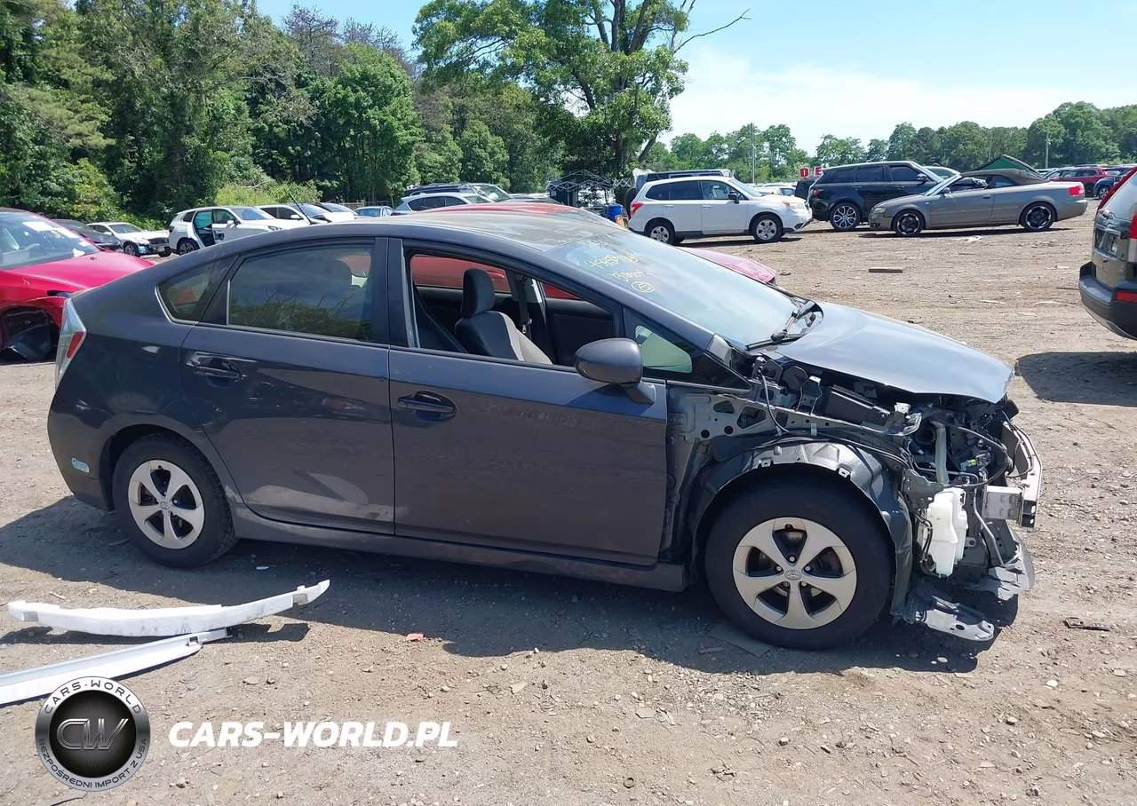 2013 Toyota Prius Two VIN:JTDKN3DU9D5680157 - 13