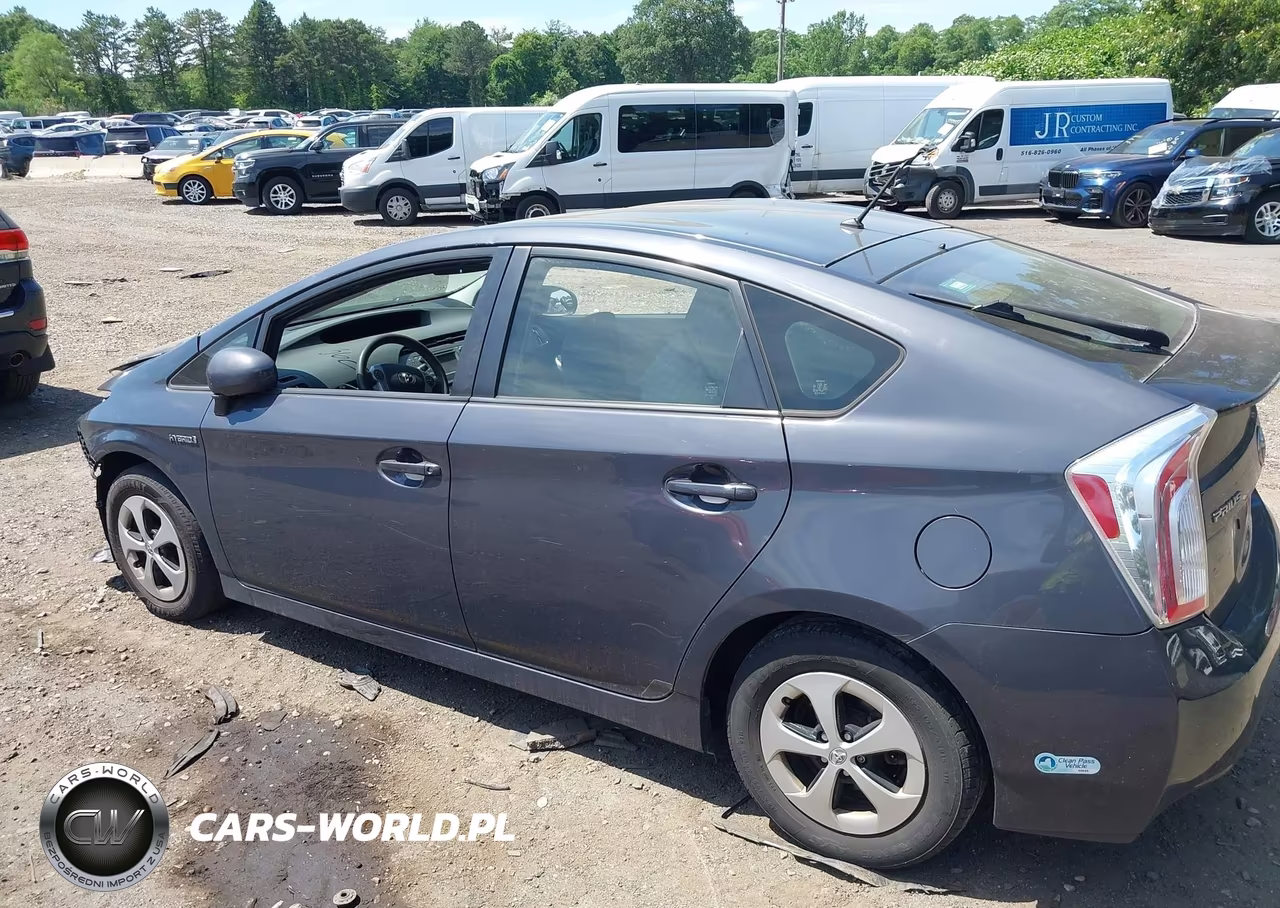 2013 Toyota Prius Two VIN:JTDKN3DU9D5680157 - 14