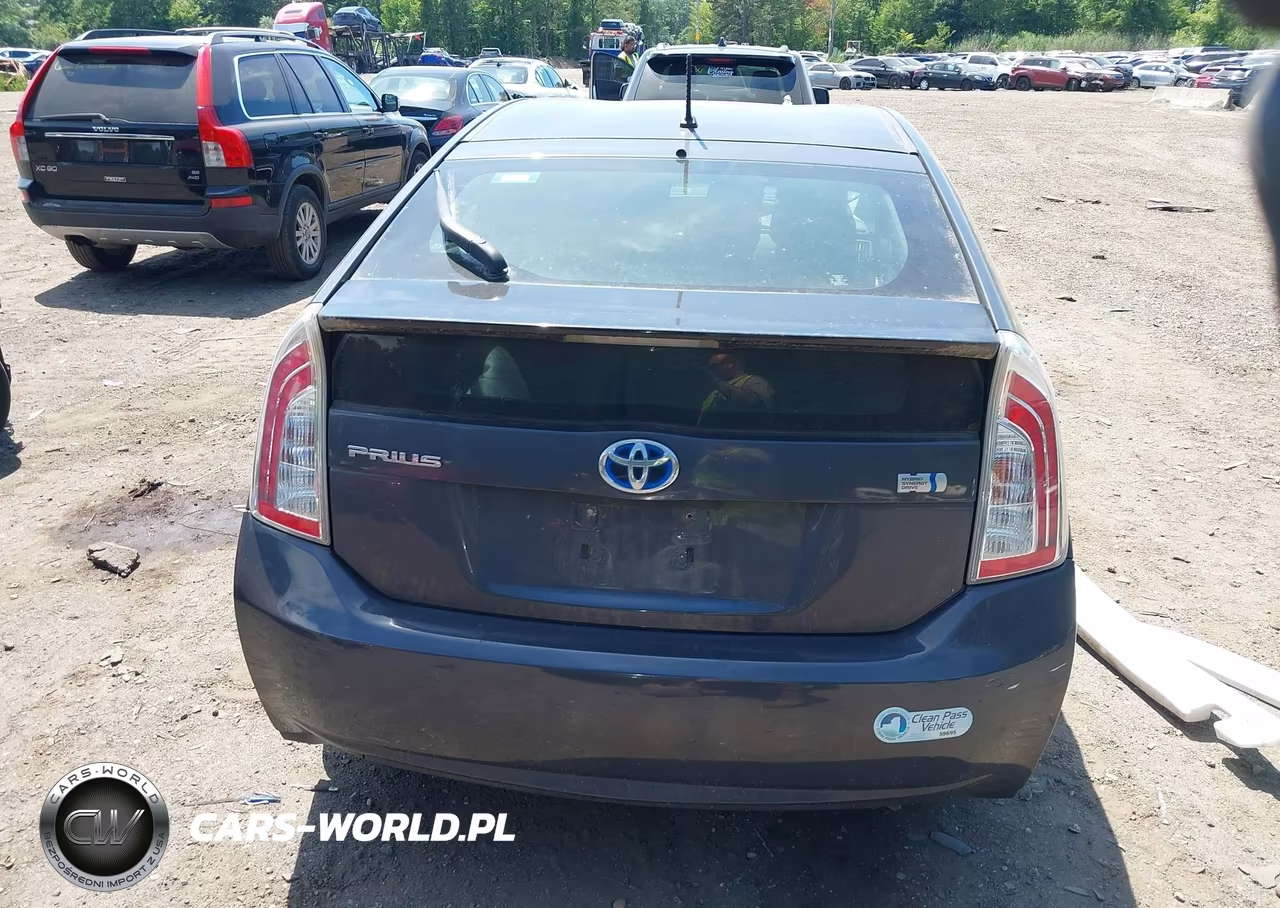2013 Toyota Prius Two VIN:JTDKN3DU9D5680157 - 16