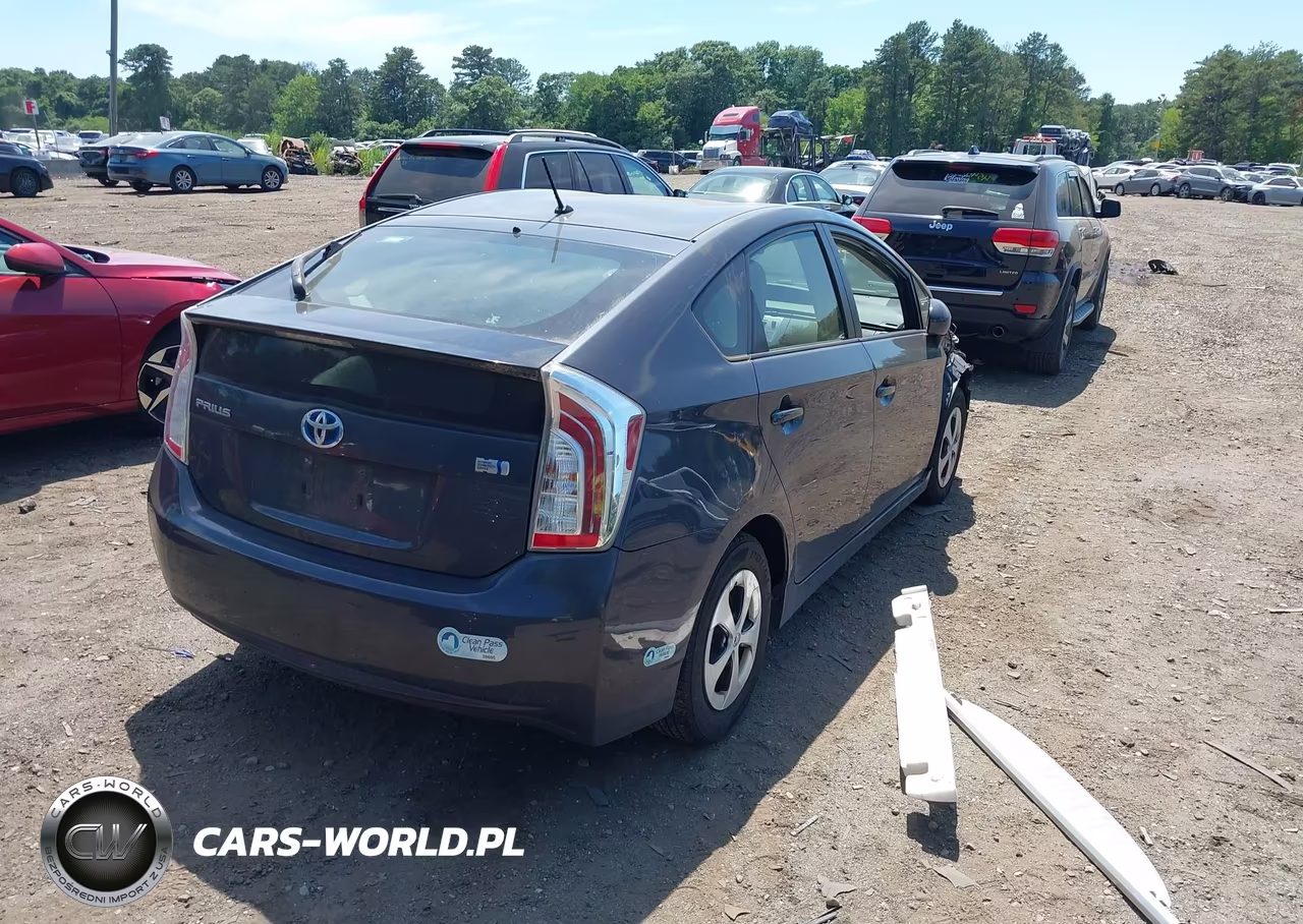 2013 Toyota Prius Two VIN:JTDKN3DU9D5680157 - 4
