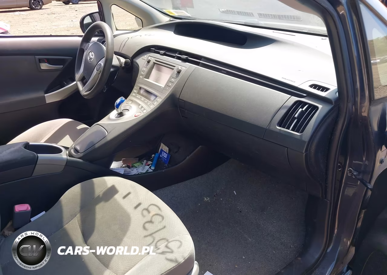 2013 Toyota Prius Two VIN:JTDKN3DU9D5680157 - 5