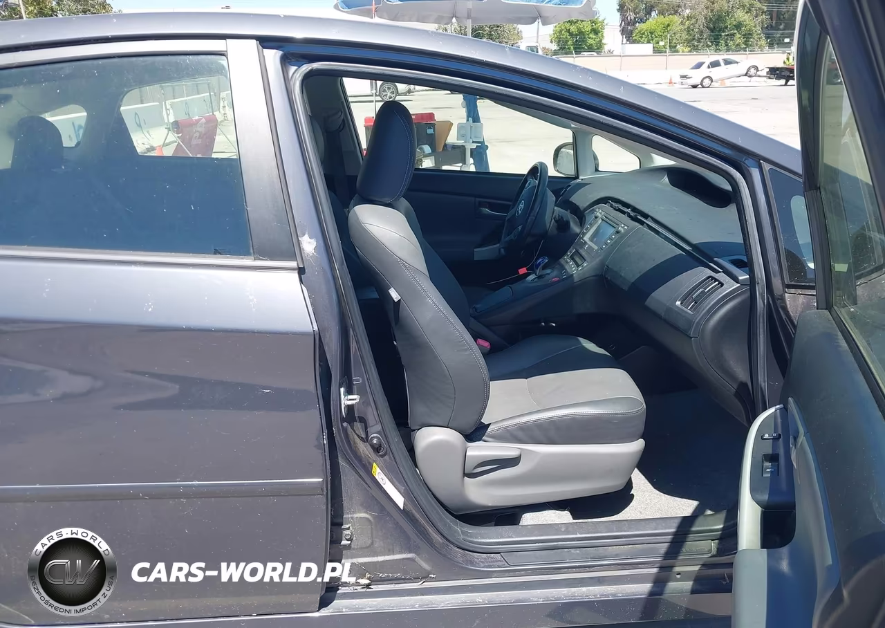 2012 Toyota Prius Four VIN:JTDKN3DU8C1564566 - 5