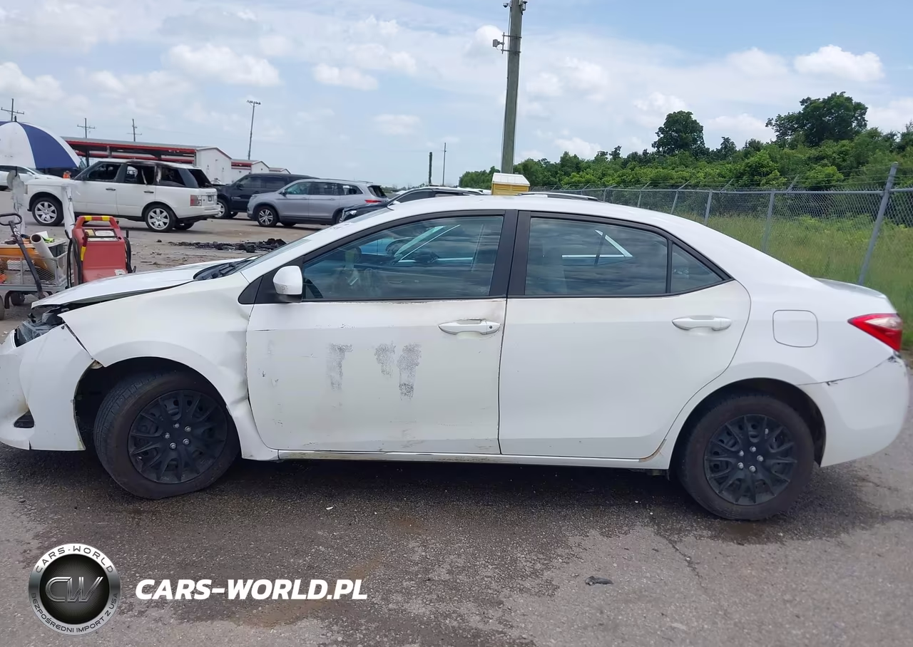 2017 Toyota Corolla Le VIN:5YFBURHE7HP602168 - 14