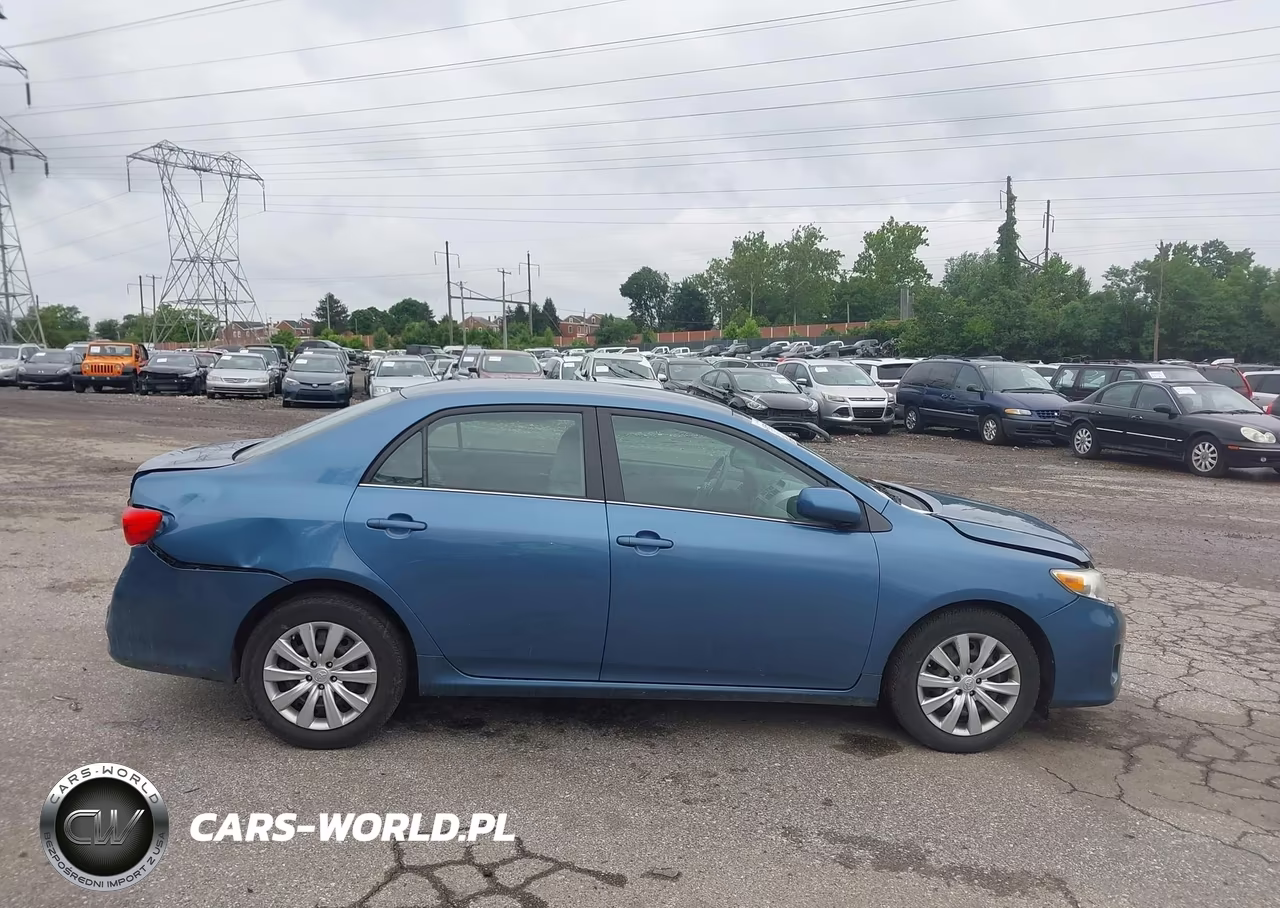 2013 Toyota Corolla Le VIN:5YFBU4EE8DP118303 - 13