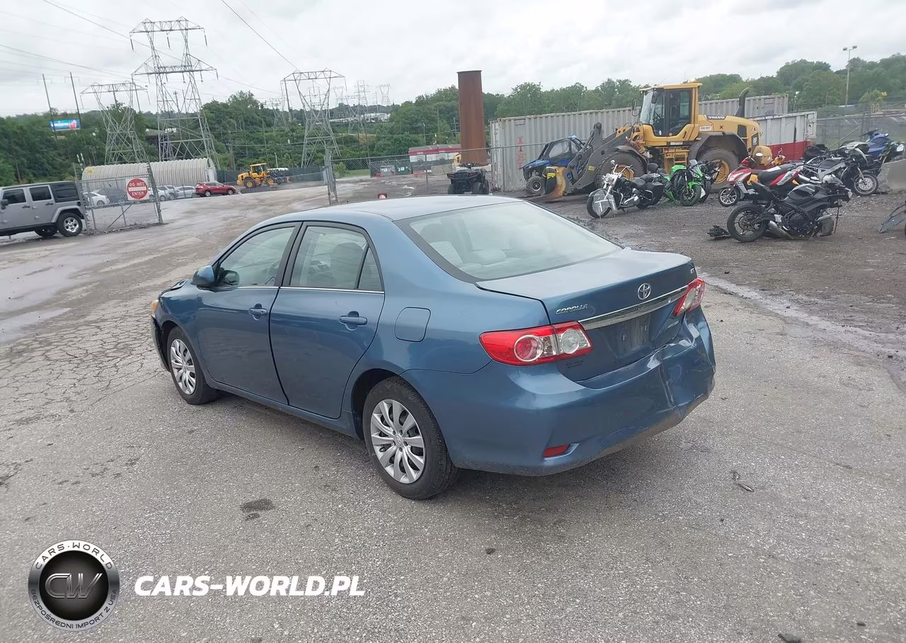 2013 Toyota Corolla Le VIN:5YFBU4EE8DP118303 - 3