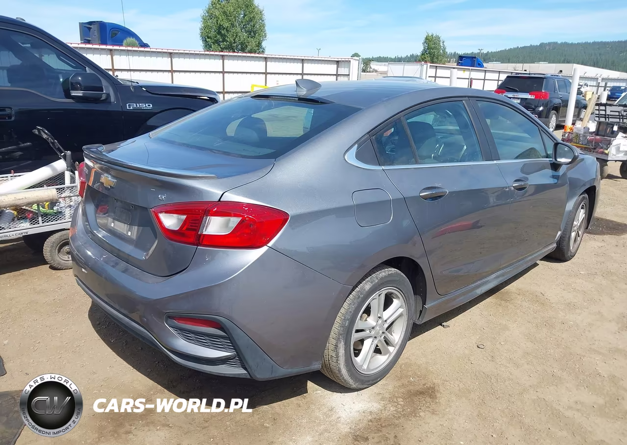 2018 Chevrolet Cruze Lt Auto VIN:1G1BE5SM4J7132039 - 4