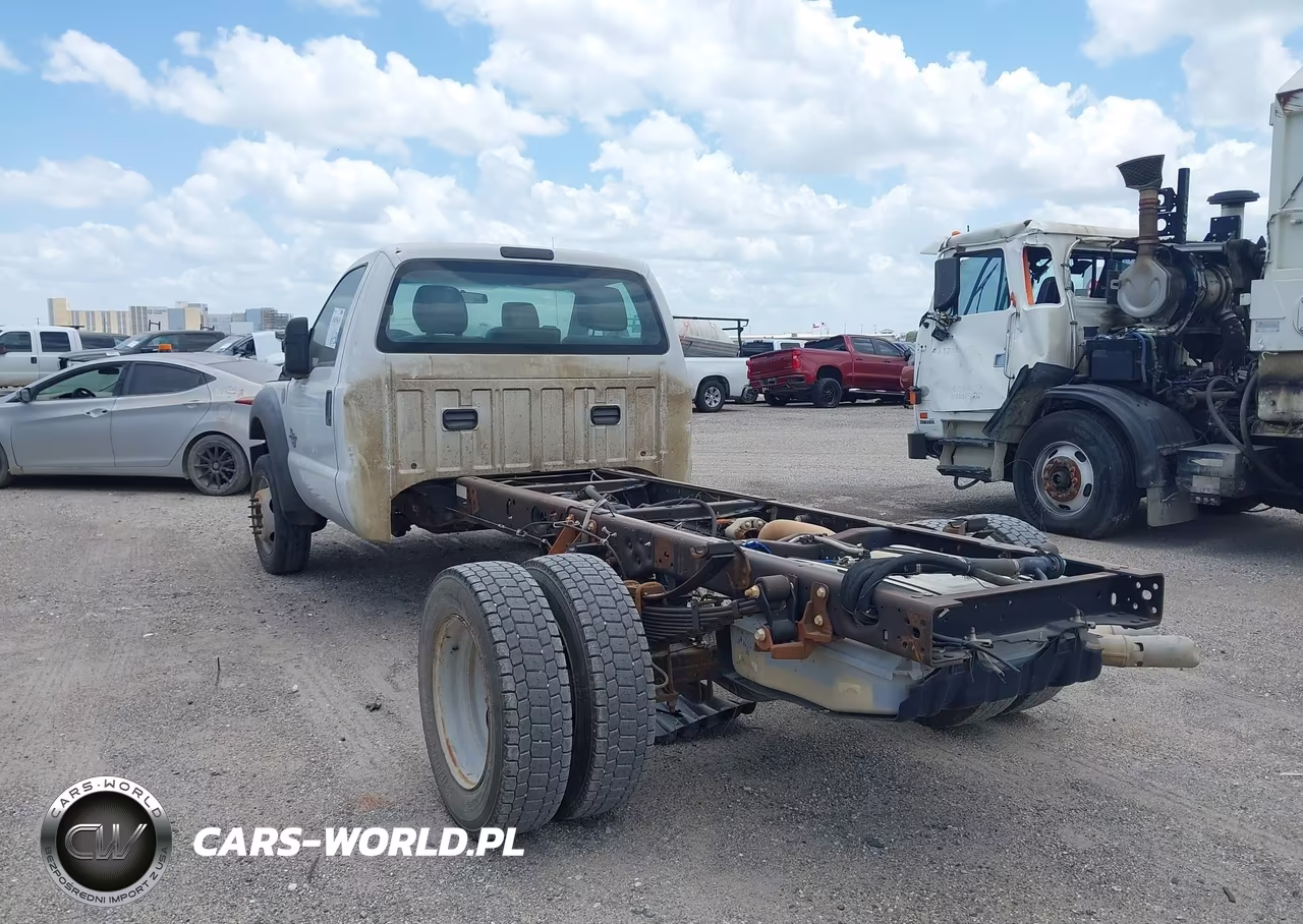 2015 Ford F-550 Chassis Xl-Xlt VIN:1FDUF5GT4FEA16691 - 3