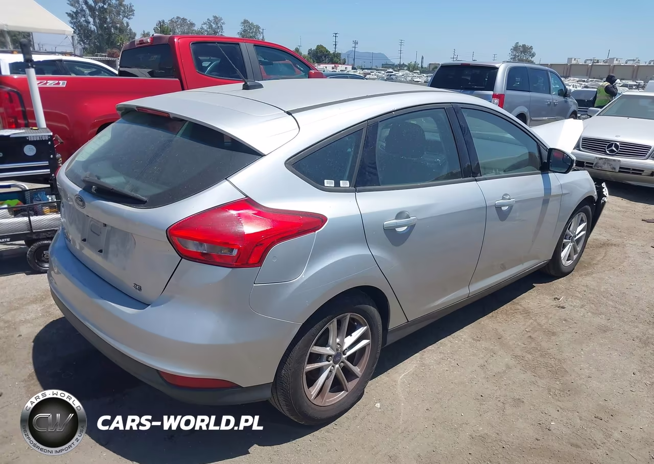 2015 Ford Focus Se VIN:1FADP3K25FL281979 - 4