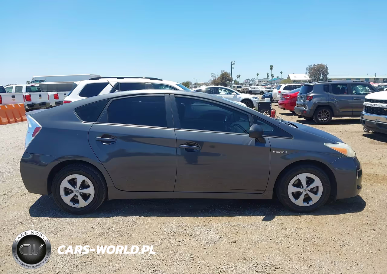 2014 Toyota Prius Three VIN:JTDKN3DUXE1760334 - 13