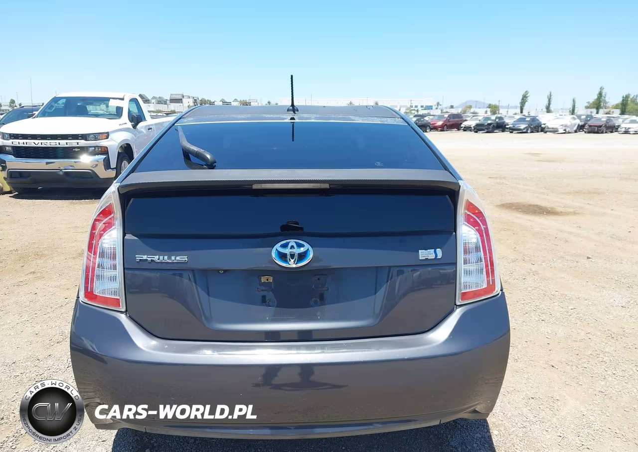 2014 Toyota Prius Three VIN:JTDKN3DUXE1760334 - 16