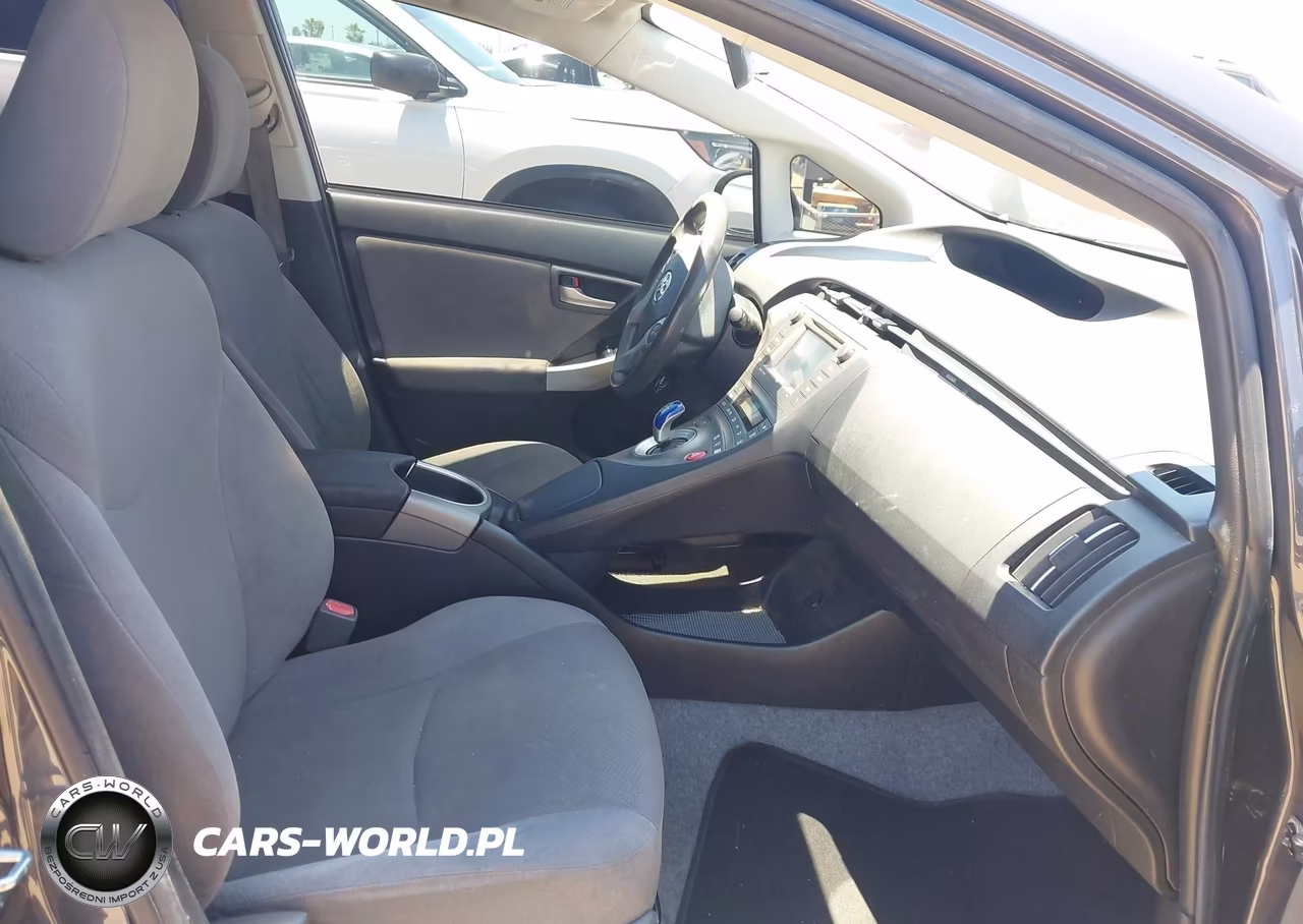 2014 Toyota Prius Three VIN:JTDKN3DUXE1760334 - 5