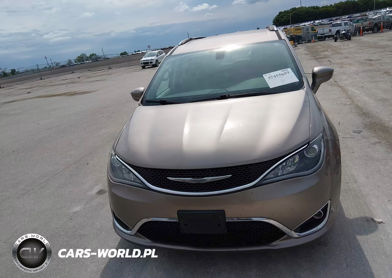 2017 Chrysler Pacifica Touring-L Plus VIN:2C4RC1EG3HR607604 - 12
