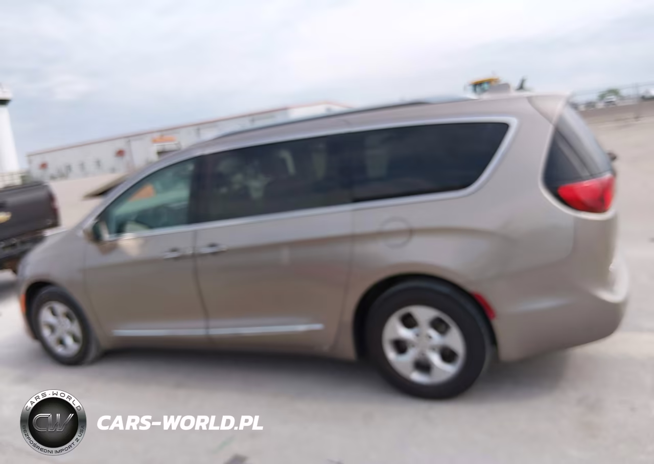 2017 Chrysler Pacifica Touring-L Plus VIN:2C4RC1EG3HR607604 - 14