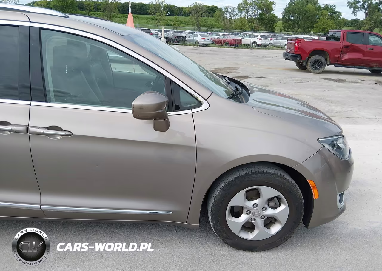 2017 Chrysler Pacifica Touring-L Plus VIN:2C4RC1EG3HR607604 - 20