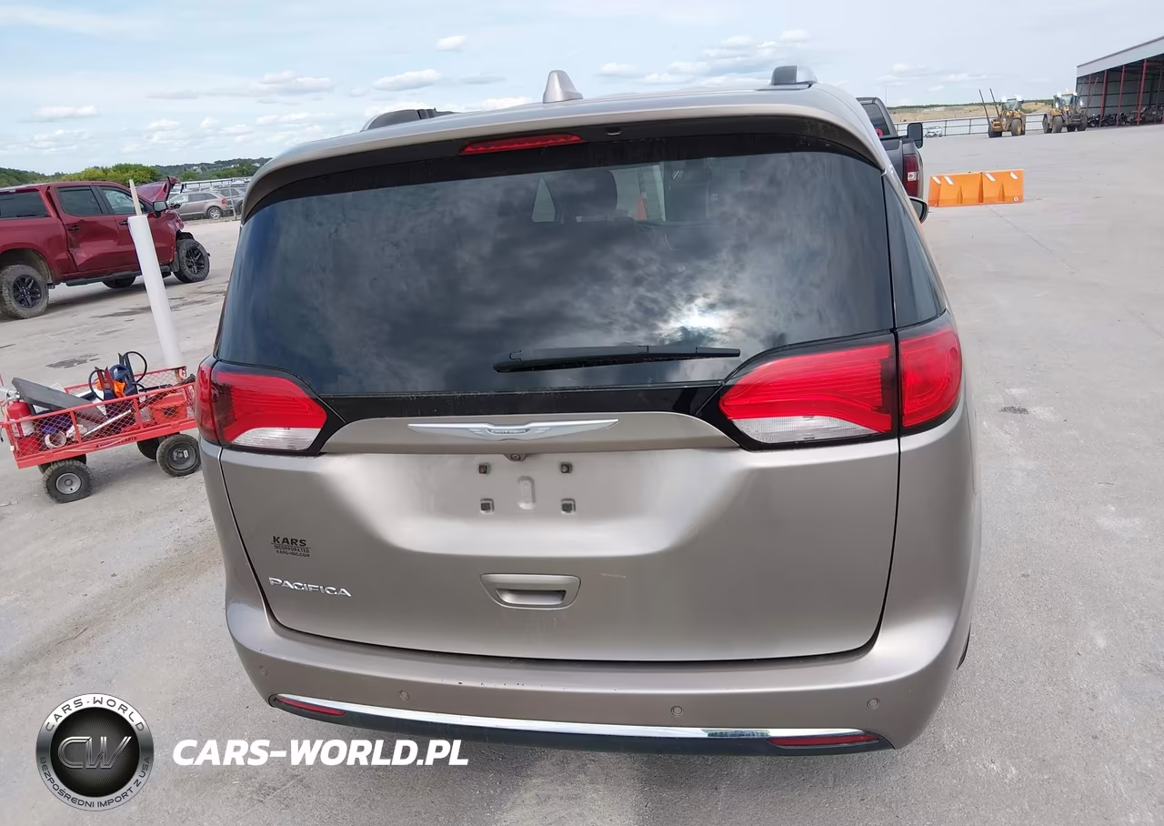 2017 Chrysler Pacifica Touring-L Plus VIN:2C4RC1EG3HR607604 - 21