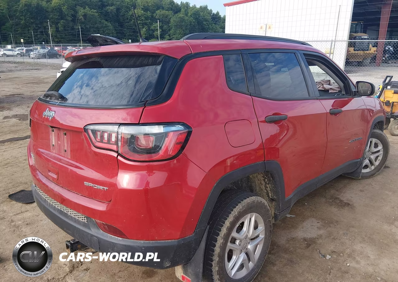 2018 Jeep Compass Sport 4X4 VIN:3C4NJDAB3JT112628 - 4