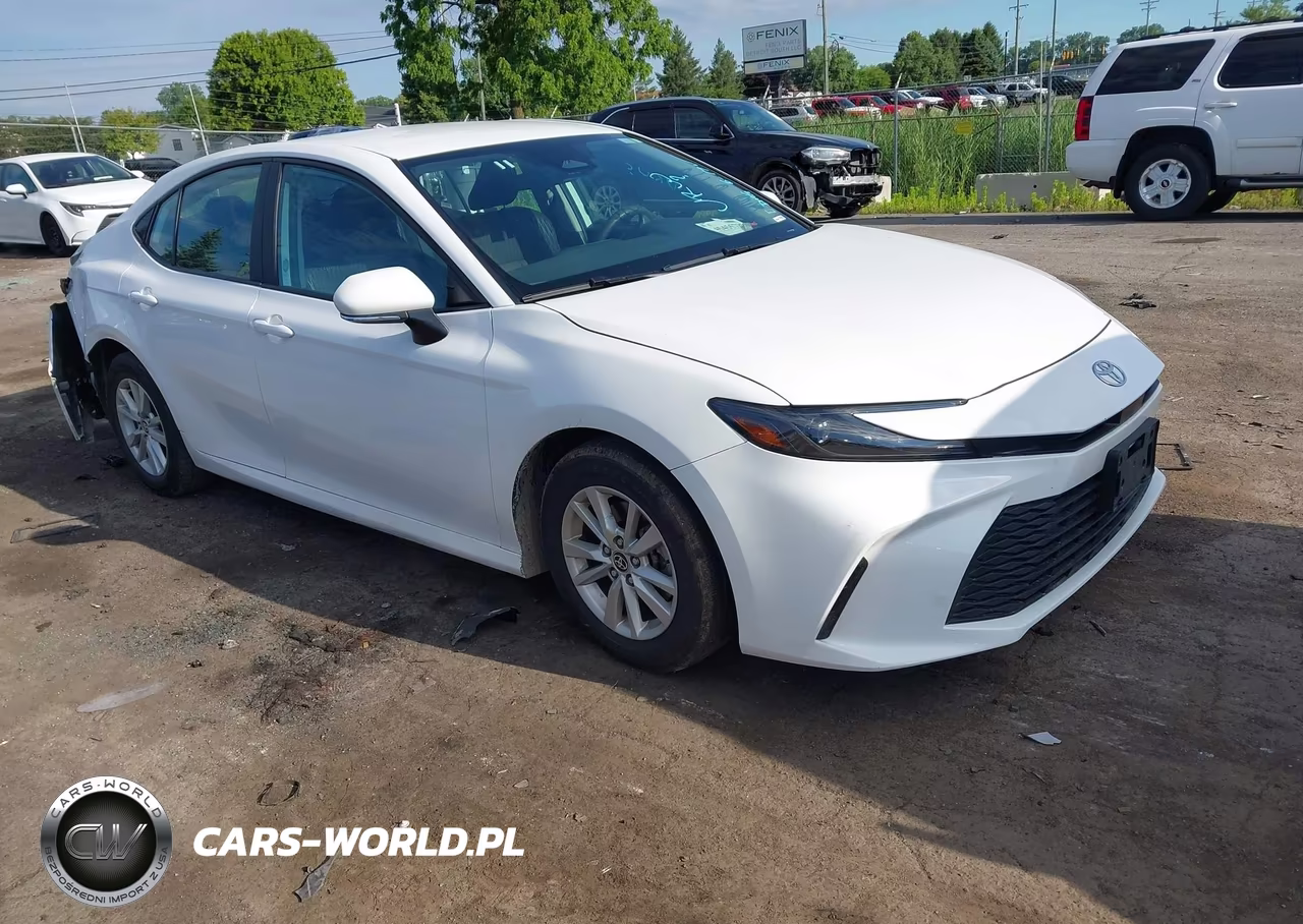 2025 Toyota Camry Le – zdjęcie 1 z 16