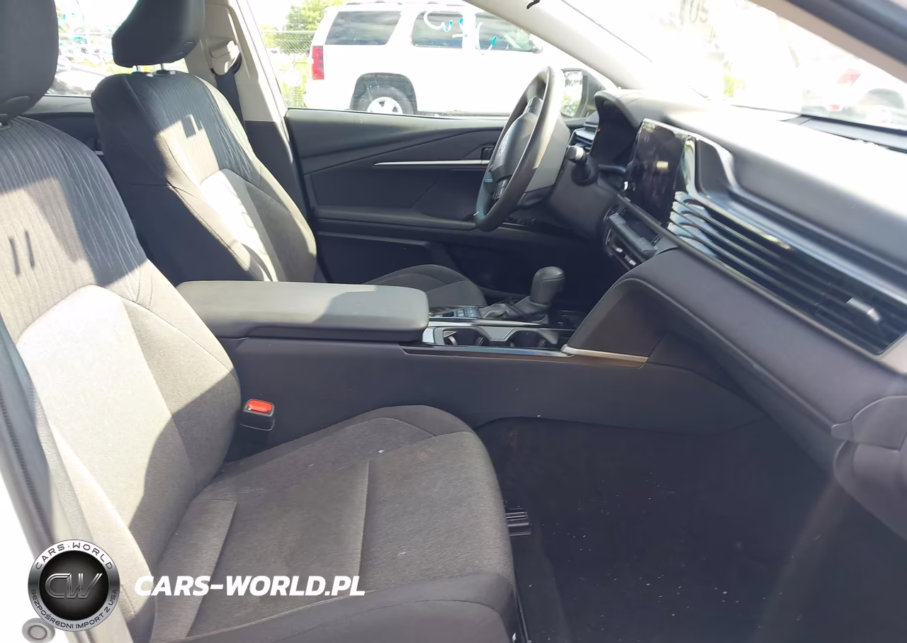2025 Toyota Camry Le VIN:4T1DAACK7SU512864 - 5