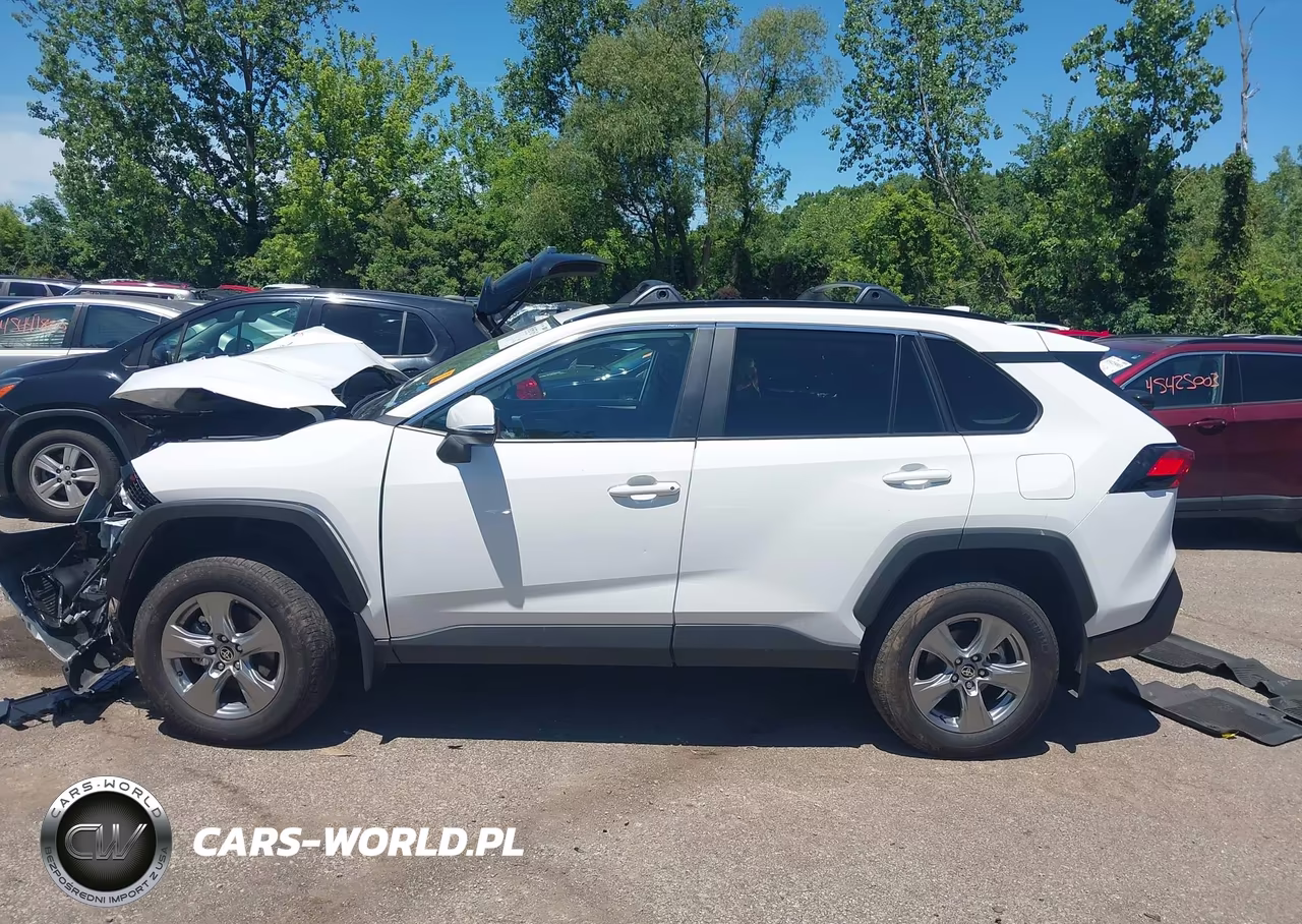 2025 Toyota Rav4 Xle VIN:2T3P1RFV7SW627845 - 14