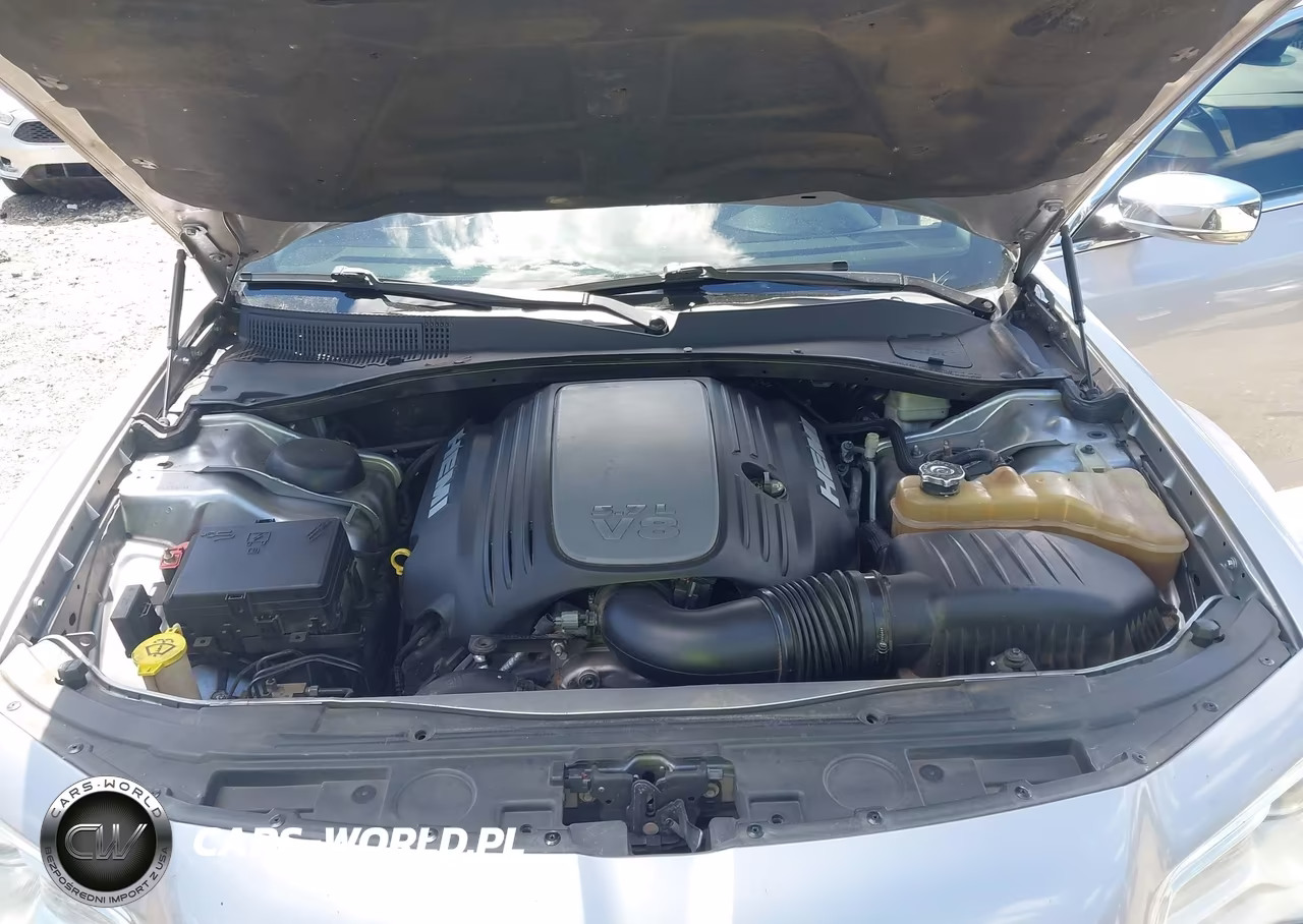 2015 Chrysler 300C VIN:2C3CCAET3FH736226 - 10