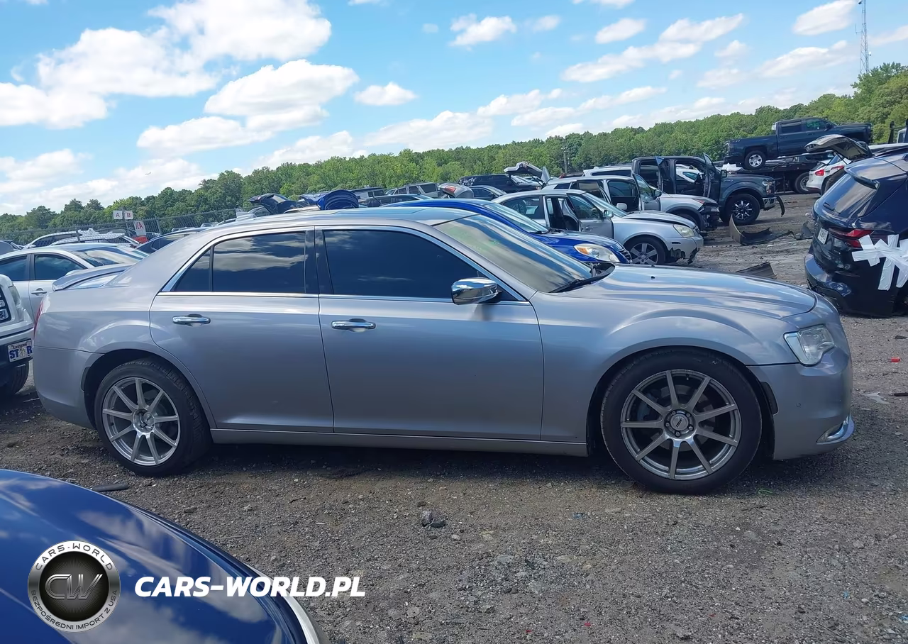 2015 Chrysler 300C VIN:2C3CCAET3FH736226 - 13