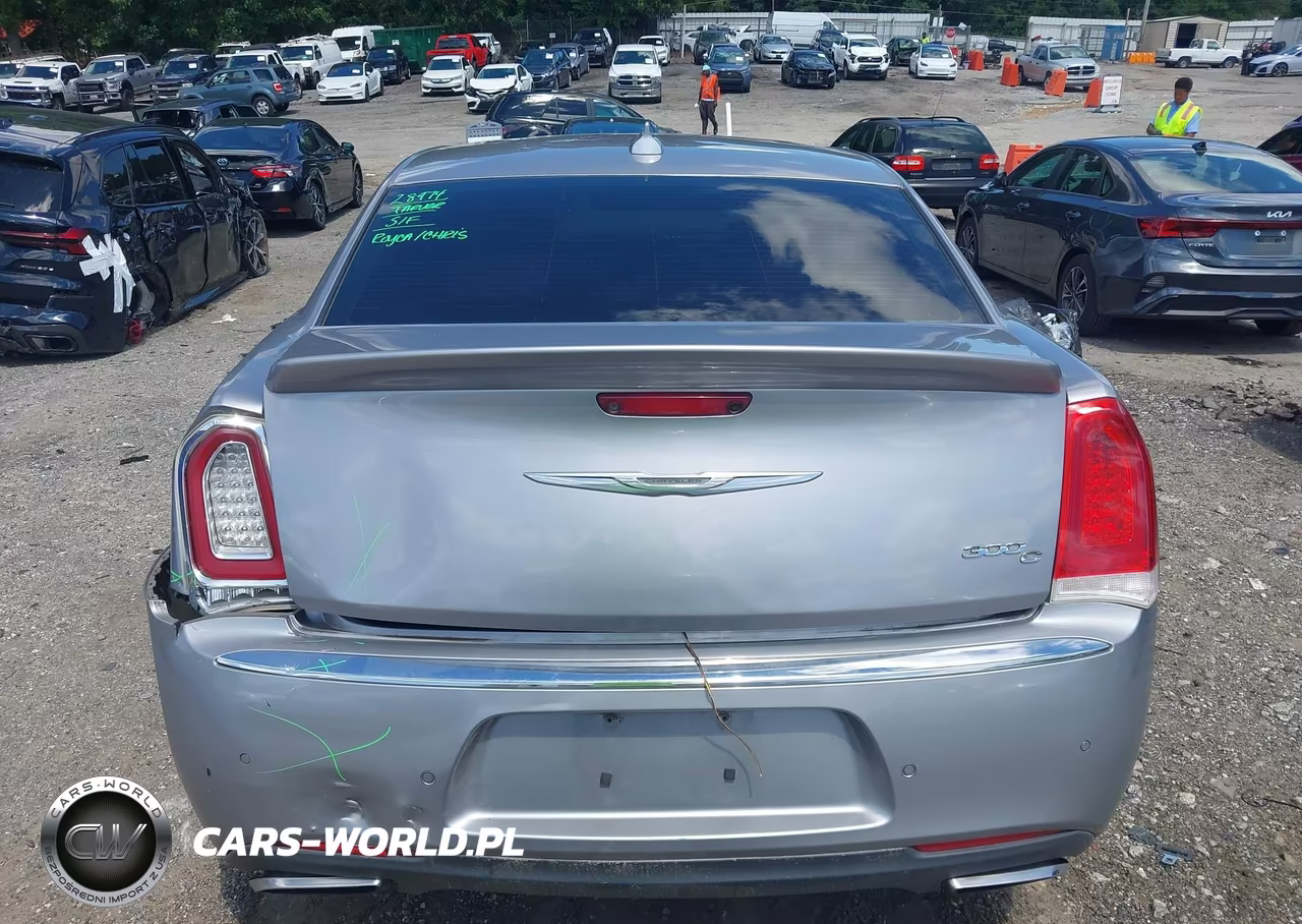 2015 Chrysler 300C VIN:2C3CCAET3FH736226 - 16