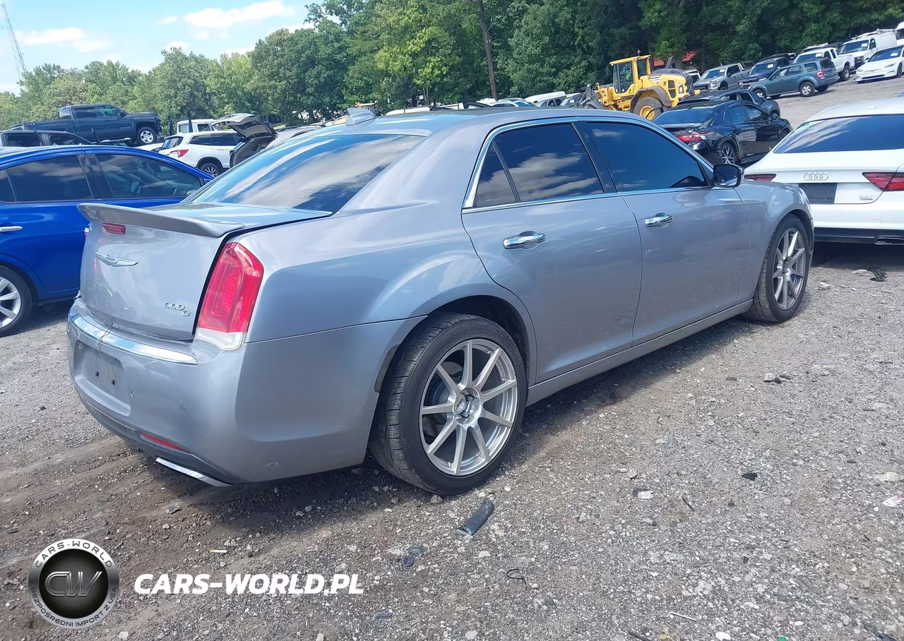 2015 Chrysler 300C VIN:2C3CCAET3FH736226 - 4