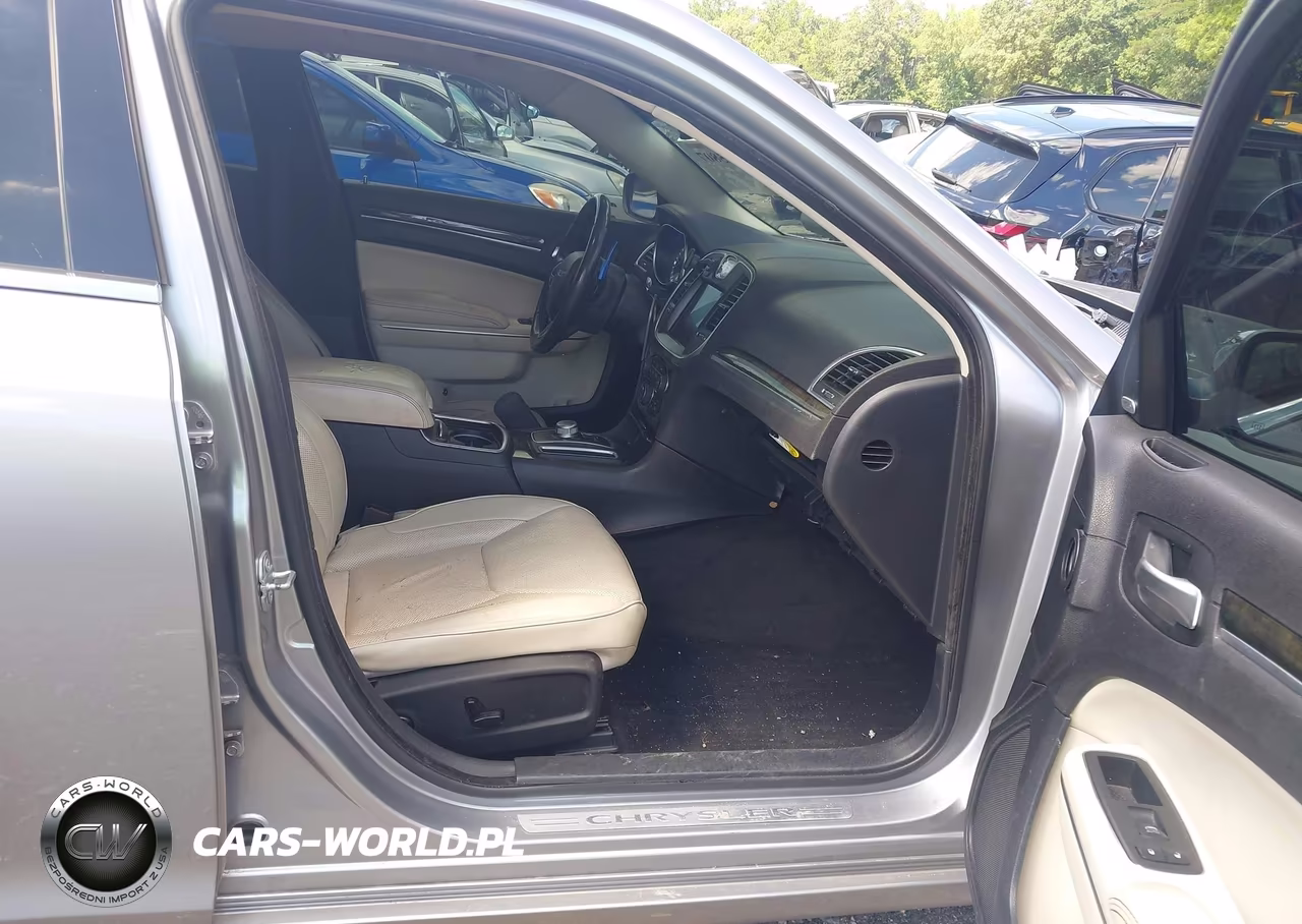 2015 Chrysler 300C VIN:2C3CCAET3FH736226 - 5
