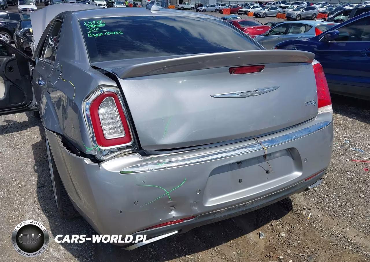 2015 Chrysler 300C VIN:2C3CCAET3FH736226 - 6
